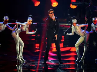 mgid:file:gsp:scenic:/international/mtvema/2013/images/_night-of/performers/flipbook-promo-1920x1440/Robin-Thicke-Getty-Images-for-MTV-187590796.jpg