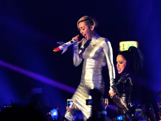 mgid:file:gsp:scenic:/international/mtvema/2013/images/_night-of/performers/flipbook-promo-1920x1440/Miley-Cyrus-Getty-Images-for-MTV-187595596.jpg