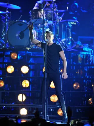 mgid:file:gsp:scenic:/international/mtvema/2013/images/_night-of/performers/flipbook-promo-1920x1440/Brandon-Flowers-The-Killers-Getty-Images-for-MTV-187603928.jpg