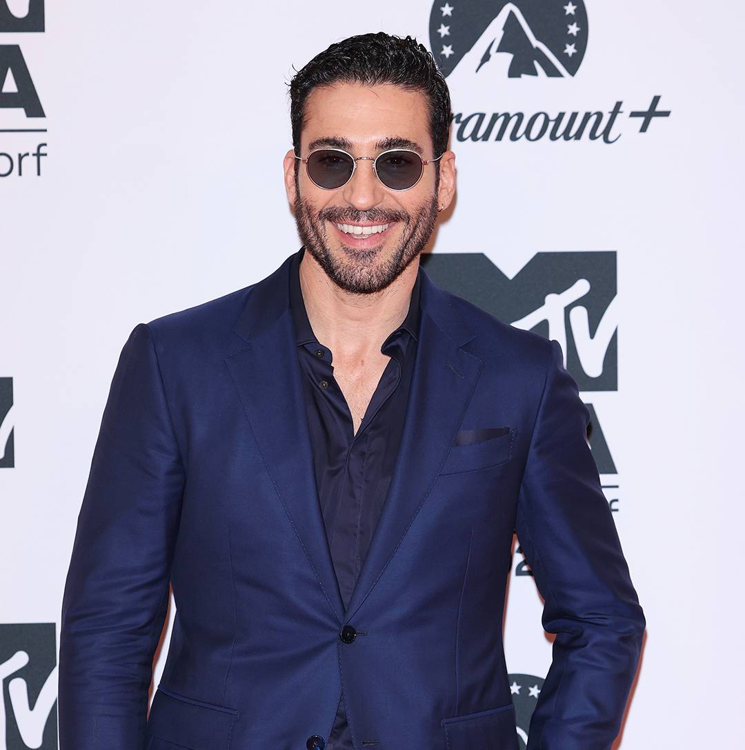 mgid:file:gsp:entertainment-assets:/entertainment-assets/images/E/ema-2022/red-carpet-gallery/ema22_mtv_red_carpet_hero_1920x1080_111322_7.jpg