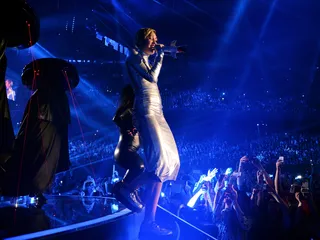 mgid:file:gsp:scenic:/international/mtvema/2013/images/_night-of/performers/flipbook-promo-1920x1440/Miley-Cyrus-FilmMagic-187590843.jpg