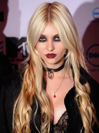 2010 Red Carpet Image 36