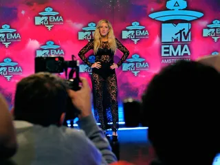mgid:file:gsp:scenic:/international/mtvema/2013/images/_night-of/performers/flipbook-promo-1920x1440/Ellie-Goulding-Getty-Images-for-MTV-187595578.jpg