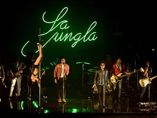 mgid:file:gsp:scenic:/international/mtvema/2013/images/_night-of/performers/flipbook-promo-1920x1440/Bruno-Mars-Getty-image-for-MTV-187606010.jpg