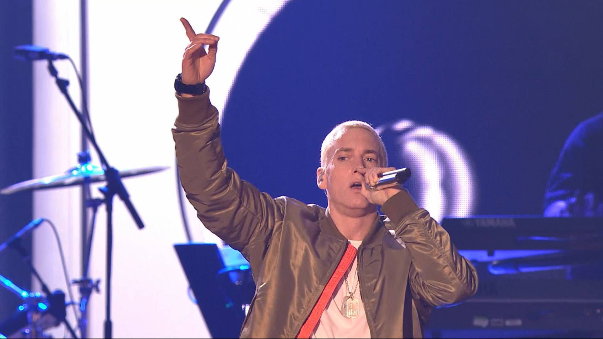 EMINEM INTERPRETA "RAP GOD" EN LOS MTV EMA 2013 - 2019 MTV EMA (Video Clip)  | MTV EMA