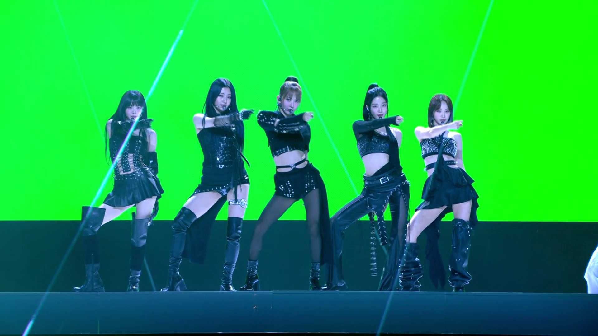 LE SSERAFIM CHASING LIGHTNING / CRAZY (MEDLEY) MTV Europe Music