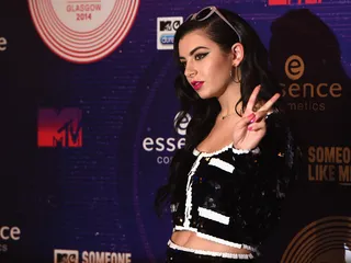 mgid:file:gsp:scenic:/international/mtvema/2014/images/galleries/2014-ema-red-carpet/CharliXCX-458694112-4x3.jpg