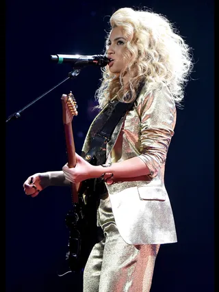 mgid:file:gsp:scenic:/international/mtvema/2015/images/galleries/ToriKelly-494261110-3x4.jpg