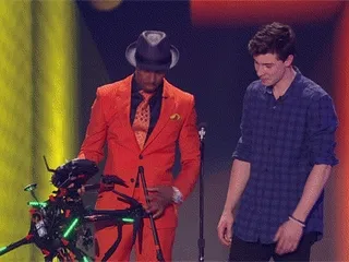mgid:file:gsp:scenic:/international/kidschoiceawards.com/2015/images/galleries/nick-cannon-drone.gif