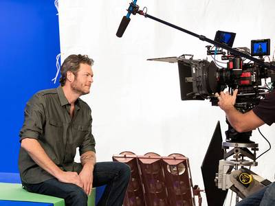 mgid:file:gsp:kids-assets:/nick/promos-thumbs/flipbooks/kids-choice-awards-2016/blake-shelton-sliming-host-announcement/kca-2016-blake-shelton-sliming-host-announcement-img4.jpg