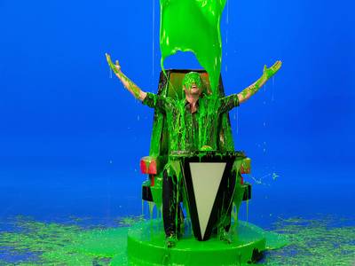 mgid:file:gsp:kids-assets:/nick/promos-thumbs/flipbooks/kids-choice-awards-2016/blake-shelton-sliming-host-announcement/kca-2016-blake-shelton-sliming-host-announcement-img6.jpg