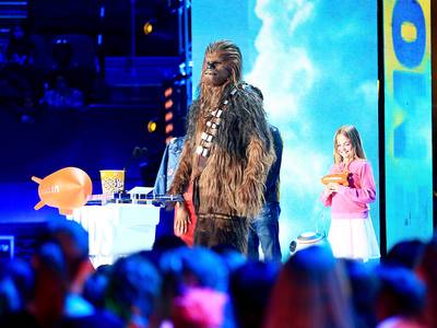 mgid:file:gsp:scenic:/international/kidschoiceawards.com/2016/_nightof/highlights-gallery/highlights-15.jpg