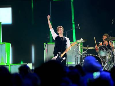 mgid:file:gsp:scenic:/international/kidschoiceawards.com/2015/images/galleries/5SOS-DCAM0446.jpg