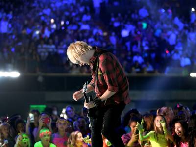 mgid:file:gsp:scenic:/international/kidschoiceawards.com/2015/images/galleries/5SOS-DCAM0441.jpg