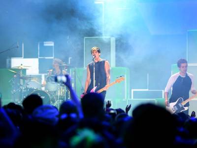 mgid:file:gsp:scenic:/international/kidschoiceawards.com/2015/images/galleries/5SOS-DCAM0432.jpg