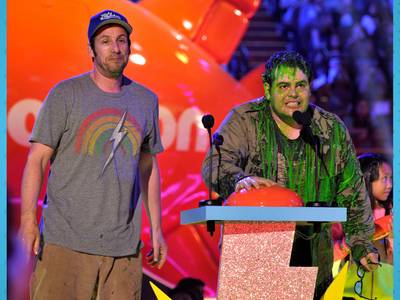 mgid:file:gsp:scenic:/international/kidschoiceawards.com/2015/images/galleries/JoshGad-AdamSandler-467958266.jpg