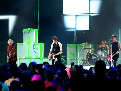 mgid:file:gsp:scenic:/international/kidschoiceawards.com/2015/images/galleries/5SOS-DCAM0438.jpg