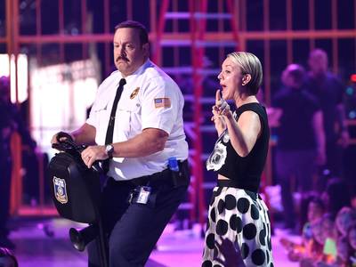 mgid:file:gsp:scenic:/international/kidschoiceawards.com/2015/images/galleries/KevinJames-467956912.jpg