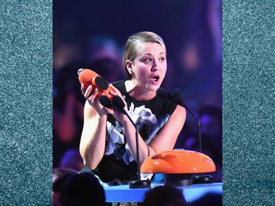 mgid:file:gsp:scenic:/international/kidschoiceawards.com/2015/images/galleries/KaleyCuoco-467957284.jpg