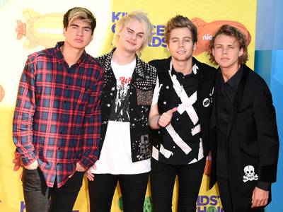 mgid:file:gsp:scenic:/international/kidschoiceawards.com/2015/images/galleries/5SOS-467936872.jpg