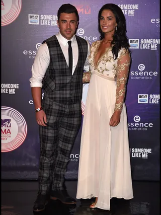 mgid:file:gsp:scenic:/international/mtvema/2014/images/galleries/2014-ema-red-carpet/JamesTindale-Kate-Thorne-458700974.jpg