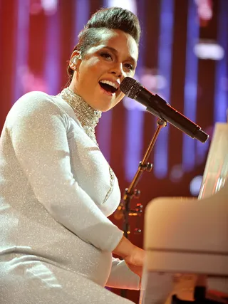 mgid:file:gsp:scenic:/international/mtvema/2014/images/galleries/2014-ema-performers/AliciaKeys-458712420.jpg