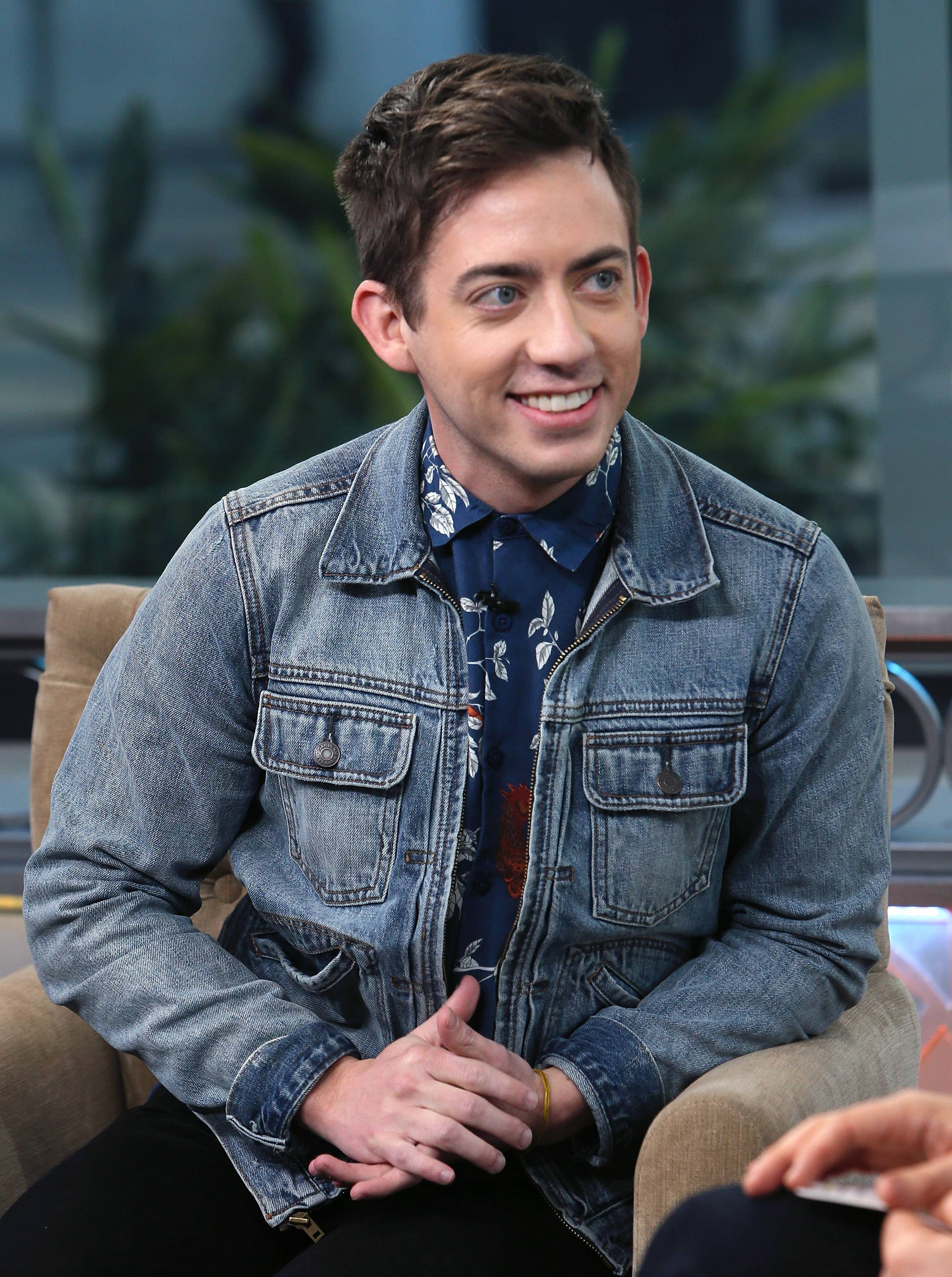 Kevin McHale comes out as gay while gushing about Ariana Grande single