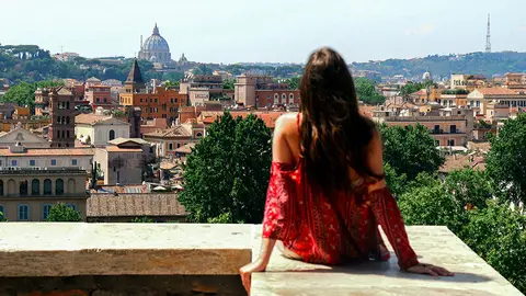 You can now hire a personal photographer in Rome. 'Insta-Boyfriend.'