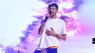 Louis Tomlinson's 'Back to You' Performance on Teen Choice Awards: Watch