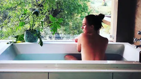 Vicky Pattison shares naked bathtub selfie as she enjoy a luxury bath in South Africa 