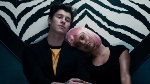 Shawn Mendes and Alisha Boe in the 'Lost In Japan' music video, 2018