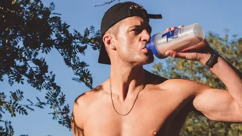 Geordie Shore and Just Tattoo Of Us Star Scotty T Goes topless and his abs are insane.