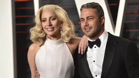 Recording artist Lady Gaga (L) and Taylor Kinney arrive at the 2016 Vanity Fair Oscar Party Hosted By Graydon Carter at Wallis Annenberg Center for the Performing Arts on February 28, 2016 in Beverly Hills, California