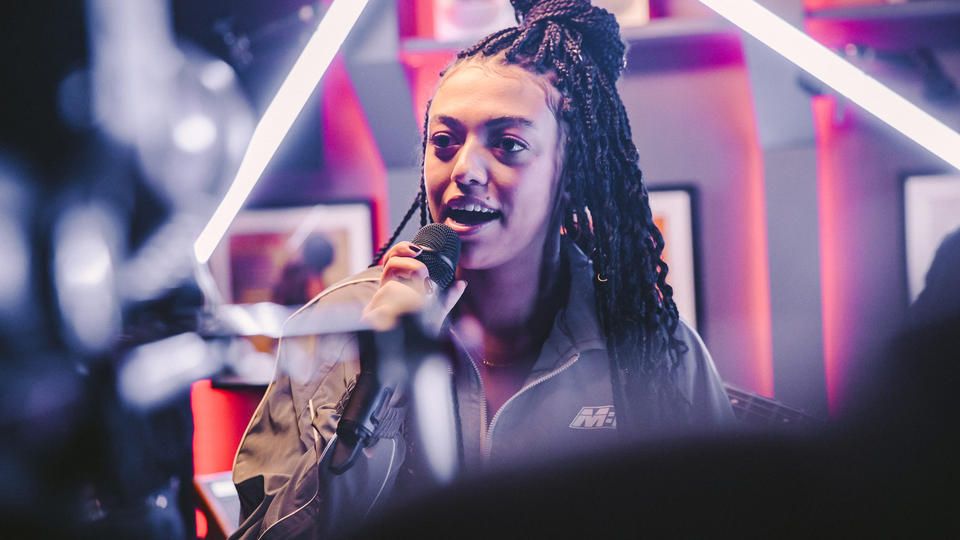 Watch Mahalia Perform ‘Do Not Disturb’ At MTV PUSH Live At Tape London ...