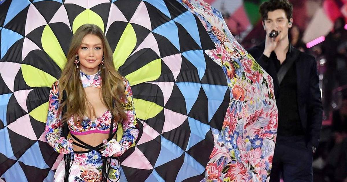 Shawn Mendes Had To Dodge Gigi Hadid's Massive Parachute On The Victoria's  Secret Runway, News