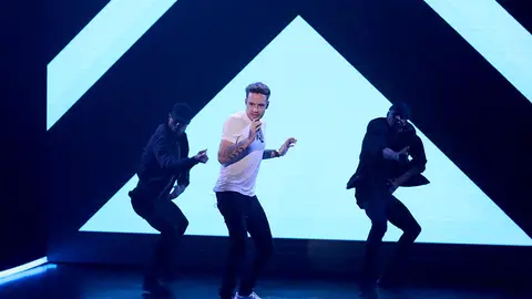 Liam Payne performs his new song Strip That Down on Jimmy Fallon.