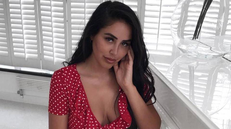 Marnie Simpson Strips Completely Naked In Cheeky New Snap News Mtv Uk 