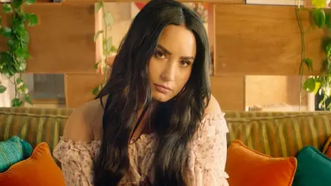 Clean Bandit Ft. Demi Lovato - Solo - Music Video