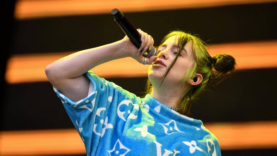 Billie Eilish Drops Stripped Back New Music Video For James Bond Movie Theme Song ‘no Time To 1475