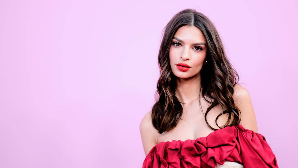 People Are Unfollowing Emily Ratajkowski Because She Posted A Pic Showing Off Armpit Hair News