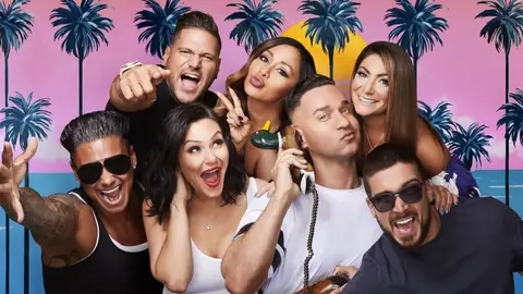 Jersey Shore cast smiling promotional pic 