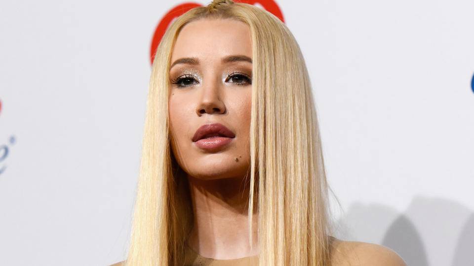 Iggy Azalea Returns With Drag Race Stars For 'Sally Walker' Video ...