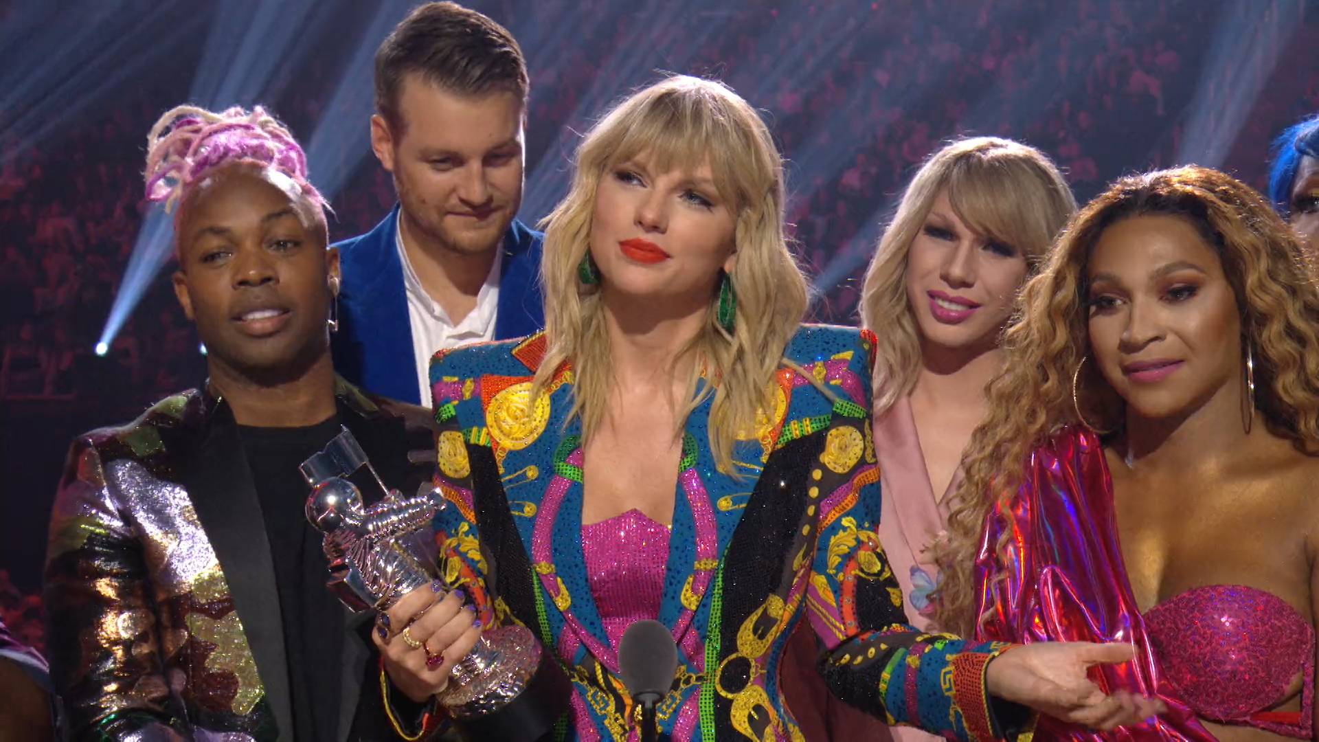 Taylor Swift Wins Video of the Year at the 2019 VMAs.
