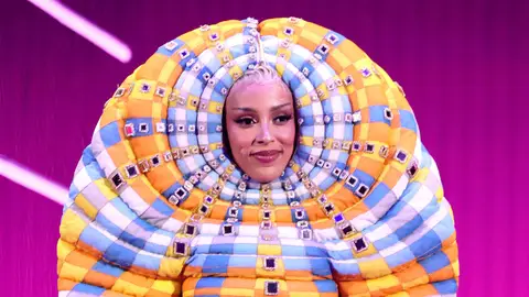 Doja Cat VMAs outfit presenting with weird adored decoration on head material