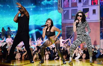 /content/ontv/movieawards/retrospective/photo/flipbooks/showstopping-musical-performances/2015-ty-dolla-sign-tinashe-charli-xcx-469531496.jpg