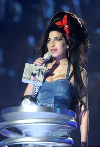 /content/music/ema/2007/images/flipbooks/highlights/amywinehouse4.jpg