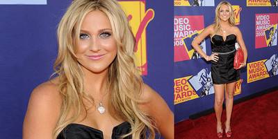 Stephanie Pratt looks sophisticated and spicy in her itsy bitsy black cocktail dress and red handbag at the 2008 VMAs.
