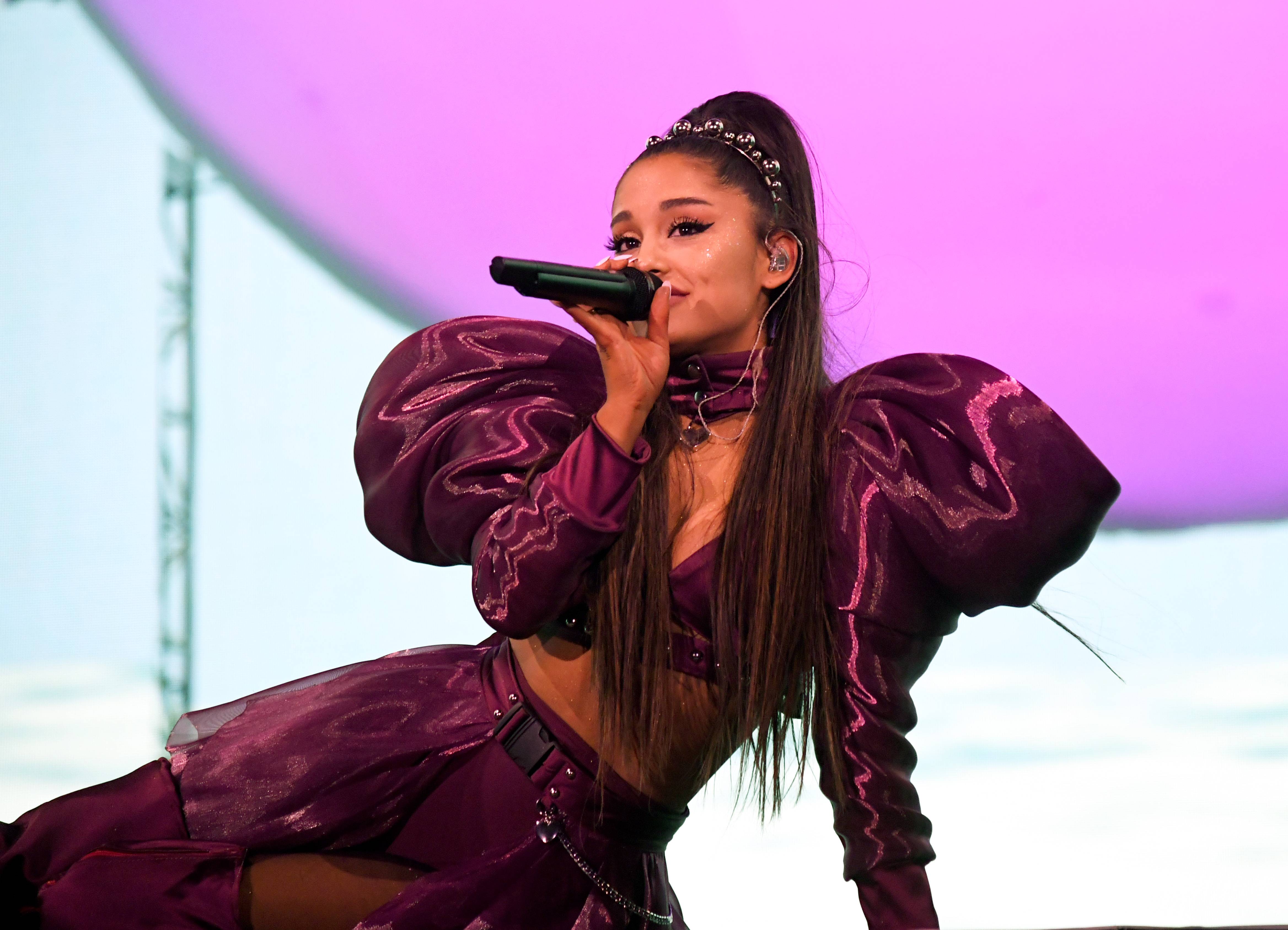 ariana-grande-is-so-not-here-for-anti-lgbtq-protesting-at-her-concert