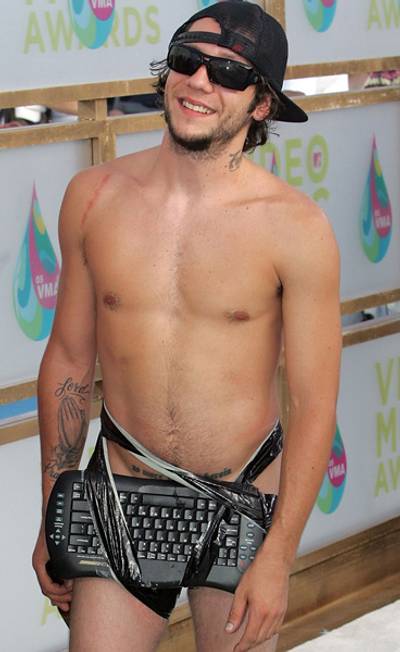 08.28.2005, Miami, FL: Skateboarder Brandon Novak takes a cue from good friend and Jackass alum Bam Margera, as he straps his keyboard to his lap with duct tape and calls it a runway success at the 2005 VMAs.