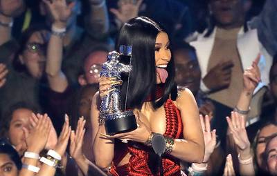 Cardi B poses with her VMA for Best Hip Hop.
